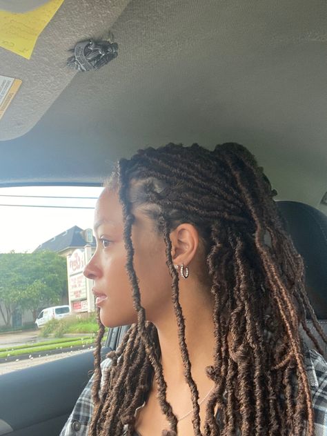 Soft Locs On Locs, Distressed Faux Locs Hairstyles, Mid Length Faux Locs, Artificial Locs Hairstyles, Faux Locs With Highlights, Faux Locs Small, Small Faux Locs Black Women, Mini Faux Locs, Small Faux Locs Long