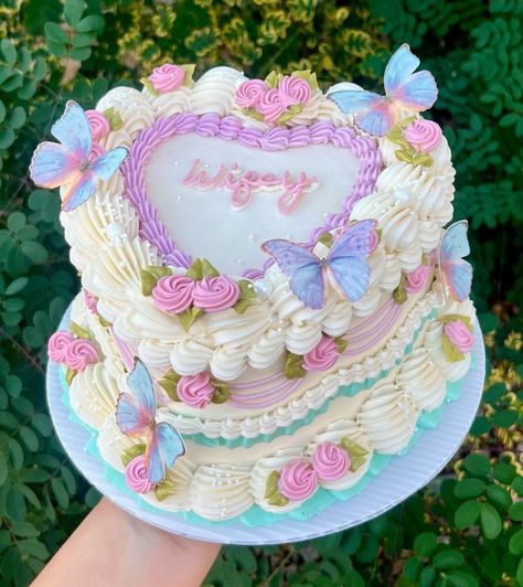 Tårta Design, Bolo Vintage, 14th Birthday Cakes, Bridal Cake, Tea Party Cake, Birthday Cake Decorating Ideas, Vintage Birthday Cakes, Garden Tea Party, Vintage Cakes