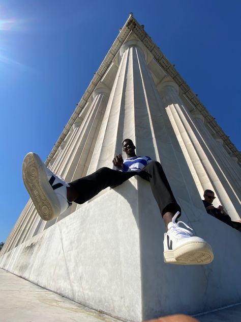 The corner of the washington monument with the camera at a low perspective #photoshoot #washington #pictures #photoidea #african #lincoln #washington Corner Photoshoot, Low Perspective Pose, Perspective Photoshoot, City Poses, Low Perspective, Dc Photoshoot, Washington Dc Photos, Dc Monuments, Night Photoshoot