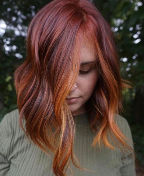 Copper money piece auburn balayage bob Fall Red Hair Color, Fall Red Hair, Pumpkin Spice Hair, Honey Blond, Color Formulas, Money Piece, Copper Hair Color, Winter Hair Color, Burgundy Hair