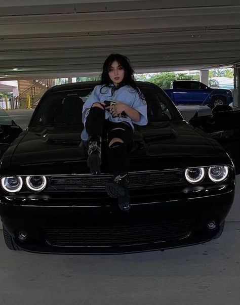 Doj Chalnjer Car, Car Girl Aesthetic, Car And Girl, New Car Photo, Classic Car Photoshoot, Car Poses, Bmw Sport, Cars Girls, Girl Car