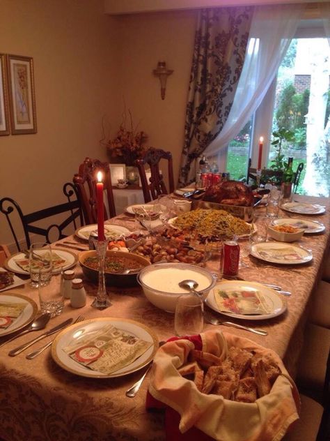 Beautiful #ThanksGiving dinner table (Persian style) by a very talented lady Shahnaz. Persian Dinner, Thanksgiving Dinner Table, Dinner Table Setting, Dinner Table Decor, Persian Food, Persian Style, Thanksgiving Dinner, Dinner Table, Table Setting