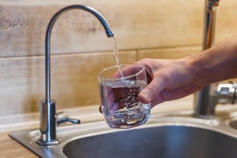 If you have ever lost your water supply for a week or longer due to storm power outages, you appreciate the benefits of city water. But public water systems have a … The post How to Dechlorinate Tap Water for Free and at Home! [6 Ways] appeared first on Outdoor Happens. Well Water System, Charcoal Water Filter, Filtered Water Faucet, Charcoal Water, Ro Water Purifier, Water Company, Water Purification System, Clean Drinking Water, Safe Drinking Water