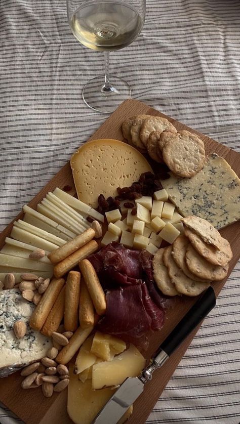 Charquetery Board Aesthetic, Fancy Charcuterie Board Aesthetic, Wine And Cheese Aesthetic, Aesthetic Charcuterie Board, Charcuterie And Cheese Board, Think Food, Picnic Food, Cheese Boards, Cheese Plate