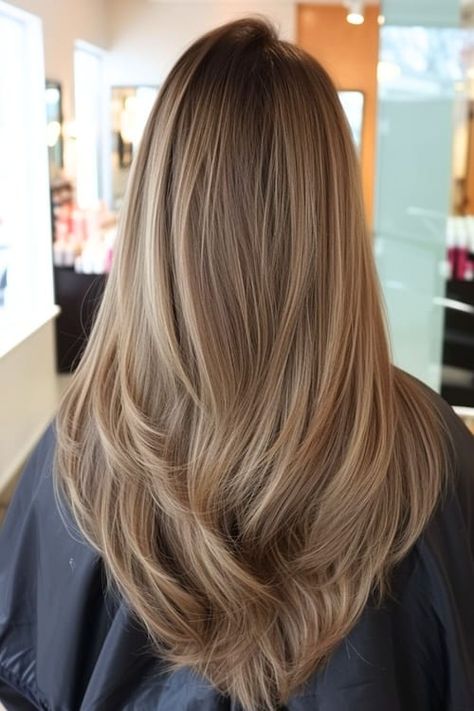 Layered Haircuts Straight Hair, Layered Haircuts Straight, Brown Hair Trends, Rambut Brunette, Long Hair Trends, Haircuts For Long Hair With Layers, Brown Hair Inspo, Straight Hair Cuts, Hairstyles For Layered Hair