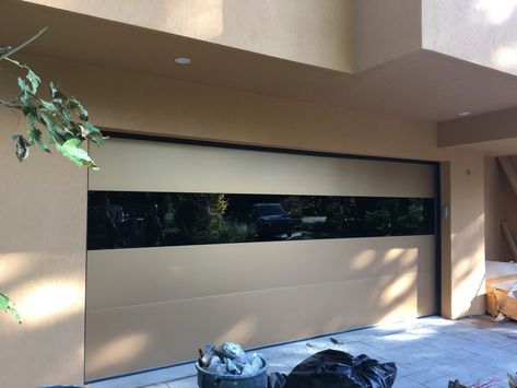 Exterior Garage Door, Aluminium Garage Doors, Dubai Garden, Modern Garage Doors, Glass Garage Door, Doors With Glass, Rv Homes, Garage Door Design, Modern Garage