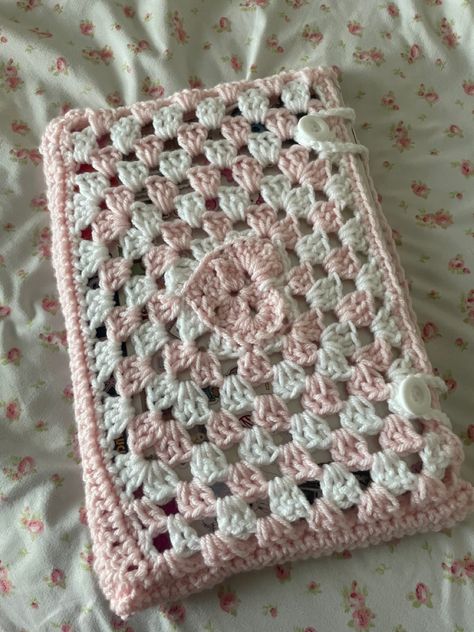 Crochet Laptop Sleeve, Crochet Laptop Case, Crocheted Heart, Car Trip, Book Sleeves, Wool Crochet, Crochet Book, Crochet Fairy, Pink Laptop