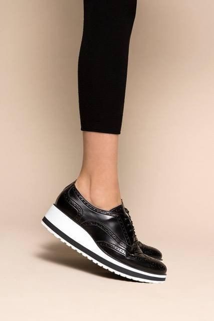 Heeled Brogues, Brogues Womens, Vegan Shoes Women, Oxford Shoes Heels, Oxford Platform Shoes, Oxford Shoes Outfit, Brogues Style, Oxford Platform, Oxford Brogues