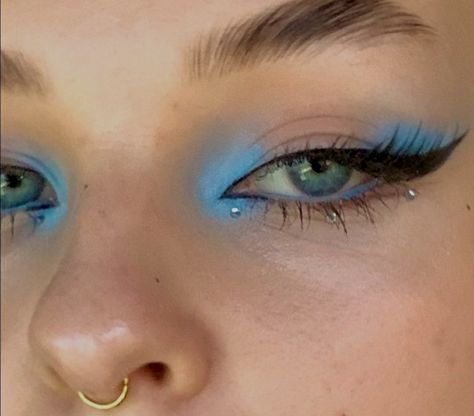 Easy Alien Makeup Simple, Easy Blue Makeup, Abstract Eyeliner, Makeup Ideas Colorful, Cute Eye Makeup, Swag Makeup, Pinterest Makeup, Eye Makeup Designs, Dope Makeup