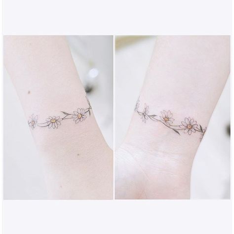 Daisy chain tattoo ... Daisy Chain Tattoo Ankle, Daisy Tattoo Meaning, Daisy Chain Tattoo, Mini Instagram, Alas Tattoo, Daisy Tattoo Designs, Daisy Flower Tattoos, Tattoo Band, Chain Tattoo