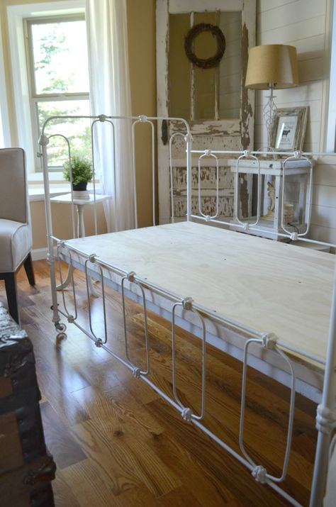 Vintage Crib Converted into Couch - Sarah Joy Blog Metal Crib Repurpose, Vintage Crib Repurpose, Baby Bed Bench, Iron Baby Bed, Antique Baby Cribs, Iron Baby Crib, Crib Bench, Iron Daybed, Antique Crib