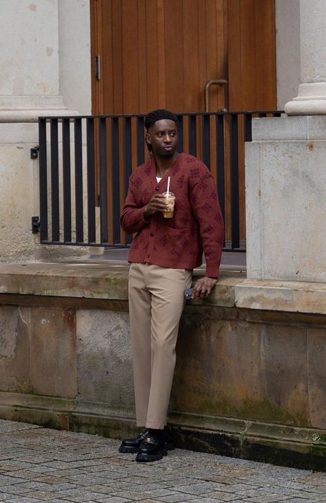 Burgundy Mens Outfit, Men Thanksgiving Outfit Ideas, Men’s Loafers Outfit, Formal Outfit Men, Black Men Casual Style, Mens Formal Outfits, Guys Fashion Casual, Classy Streetwear, Minimalist Fashion Men