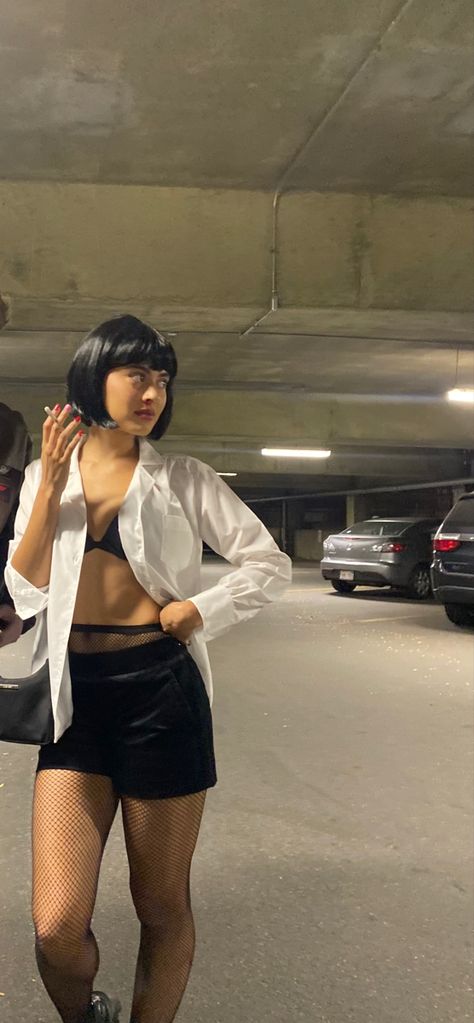 Mia Wallace Disfraz, Fantasia Mia Wallace, Halloween Costumes For Short Black Hair, Mia Pulp Fiction Costume, Short Black Hair Halloween Costume, Short Black Hair Costume Ideas, Disfraz Mia Wallace, Halloween Costumes Short Hair, Short Hair Halloween Costumes Women