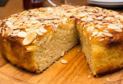 Almond Cake Gluten Free, Gluten Free Cracker Recipe, Apple And Almond Cake, Gluten Free Apple Cake, Healthy Apple Cake, Healthy Apple Desserts, Pear And Almond Cake, Glutenfri Baking, Healthy Cakes