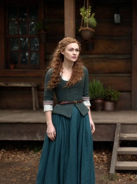 Outlander Womens Clothing, Outlander Costumes Diy, Brianna Fraser, Medieval Kitchen, Peasant Clothing, Outlander Style, Library Chic, Outlander Costumes, Fantasy Garb