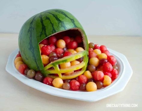 Super Bowl Essen, Party Salad, Football Party Foods, Healthy Party Food, Bowl Party Food, Football Snacks, Watermelon Carving, Football Party Food, Superbowl Snacks