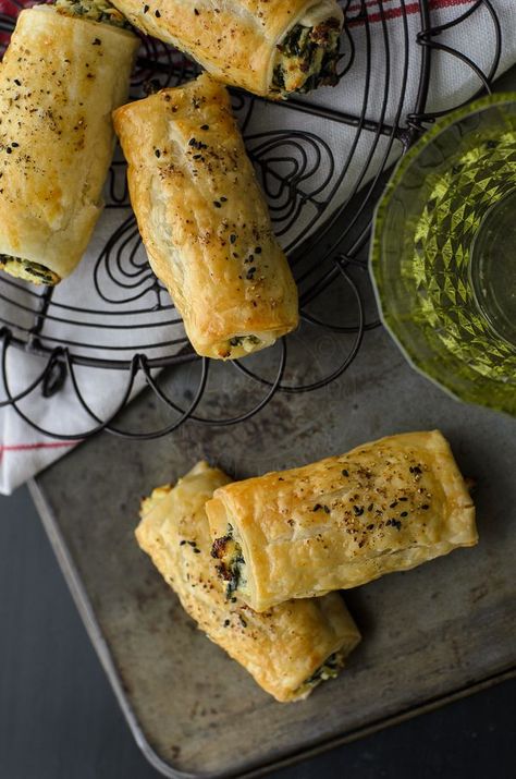 Feta Ricotta Spinach Rolls recipe with 'How to' Video. Easy to bake Feta Ricotta Spinach Rolls. Its a hearty vegetarian meal. #vegetablerolls #vegetarian #lunchboxfood #feta #ricotta #spinach #rolls Ricotta Spinach, Spinach Rolls, Vegetarian Meal, Puff Pastry Recipes, Sausage Rolls, Spinach And Feta, Lunch Box Recipes, Pastry Recipes, Savory Snacks