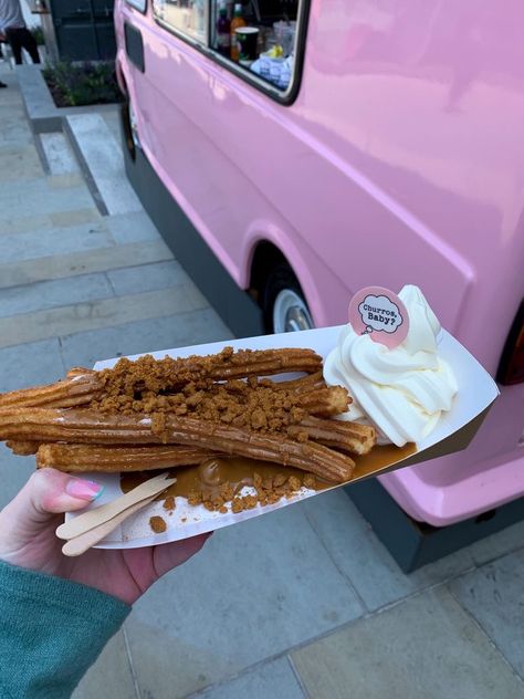 Churros Display, Soft Serve Food Truck, Food Truck Deserts, Ice Cream Display Ideas, Pink Food Truck, Food Truck Aesthetic, Biscoff Sauce, Food Truck Desserts, Foodtrucks Ideas