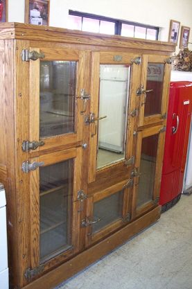 Vintage Ice Box, Antique Ice Box, Glass Door Refrigerator, Historic Kitchen, Slate Appliances, Vintage Refrigerator, Kitchen Aid Appliances, Next Furniture, Vintage Stoves