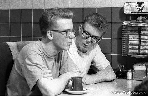 The Proclaimers Scottish Bands, The Proclaimers, 80s Nostalgia, Identical Twins, Desktop Backgrounds, Famous Faces, Music Love, Fan Club, Music Quotes