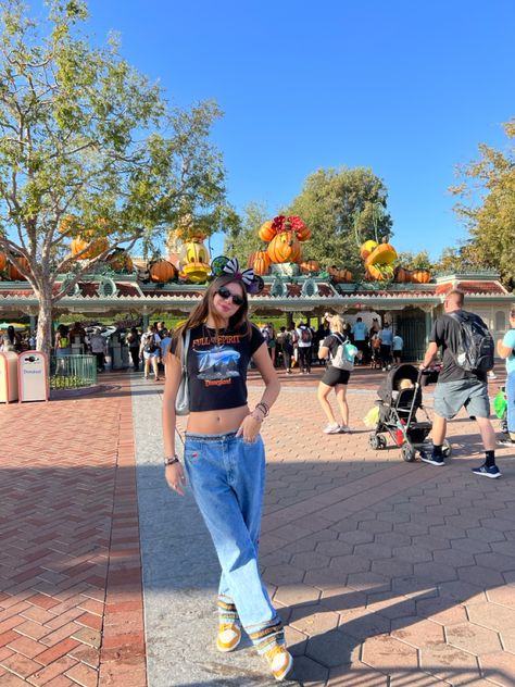 #disneylandoutfitinspo #disney #disneyland #summeroutfitinspo #falloutfitinspo #coolgirldisney #winteroutfitinspo Celebrity Disney Outfits, Disney Outfits Christmas, Disney Clothing For Women, Disneyland Fits, Disney Core, Disney Outfit Inspo, Disney Fits, Cute Disney Outfits, Disneyland Photos