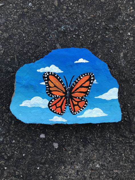 monarch butterfly painted on a rock Butterfly On Rock Painting, Butterfly Rock Art, Butterfly Rock Painting, Flower Rocks, Paint Rock, Rock Painting Designs, Butterfly Painting, Painting Designs, Painted Rock