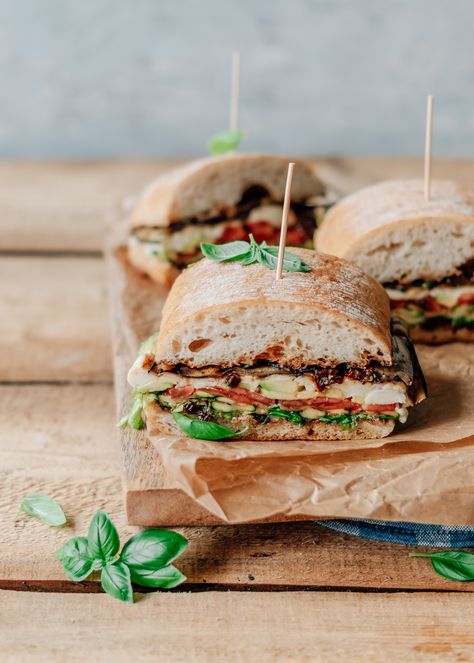 Grilled Veggie Sandwich, Ciabatta Sandwich, Grilled Vegetable Sandwich, Grilled Courgette, Ciabatta Bread Recipe, Midwest Style, Tomato Vinaigrette, Vegetable Sandwich, Mozzarella Recipe