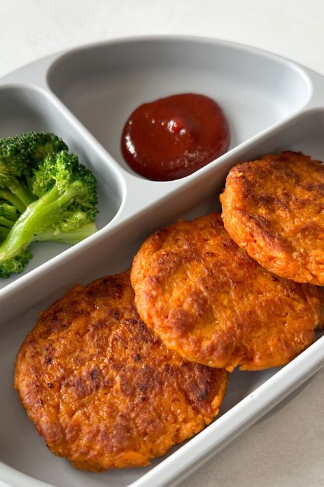 Sweet Potato Fritters Sweet Potato Fritters Baby, Sweet Potato Recipes Toddler, Fritters For Babies, Blw Sweet Potato Recipes, Blw Fritters, Baby Fritters, Sweet Potato Nuggets, Potato Fritters Recipe, Sweet Potato Patties