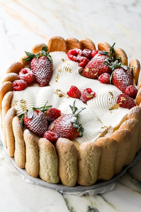 Charlotte Aux Fraises (Strawberry Charlotte Cake) Summer Pastry Recipes, Best Italian Dessert Recipes, Strawberry Chantilly Cake, French Birthday Cake, Strawberry Cake Decor, Strawberry Dessert Ideas, Strawberry Charlotte Cake, Charlotte Recipe, Strawberry And Cream Cake