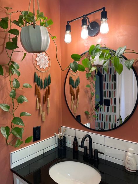 Terracotta Accent Wall Bathroom, Terracotta Painted Bathroom, Brown Boho Bathroom, Terracotta And Black Bathroom, Afro Boho Bathroom, Terracotta Paint Bathroom, Bathroom Round Mirror Ideas, Studio Bathroom Ideas, Boho Bathroom Paint