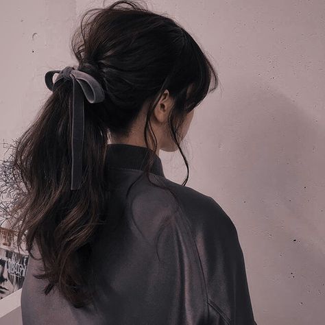 Dark Academia Hairstyle, Vampire Countess, Academia Hairstyle, Paper Princess, Black Hair Aesthetic, Pinterest Life, Black Ponytail Hairstyles, Girl Korean, Girls With Black Hair