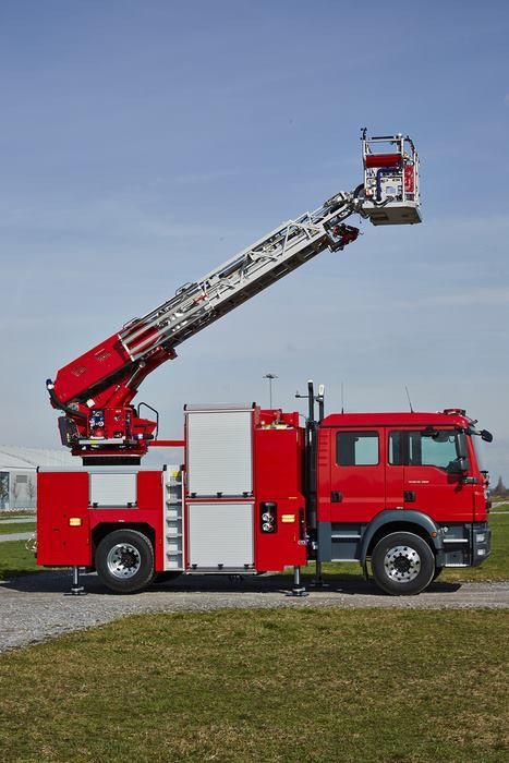 Film Equipment, How To Prioritize, Female Firefighter, Fire Equipment, Emergency Medical Services, Rescue Vehicles, Fire Apparatus, Fire Service, Emergency Vehicles