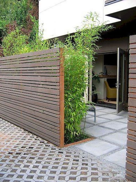 35 Modern Landscape Design Ideas For Minimalist Courtyard Garden | Home Design And Interior Privacy Fence Decorations, Pagar Modern, Diy Privacy Fence, Modern Fence Design, Privacy Fence Designs, Outdoor Screens, Horizontal Fence, Backyard Privacy, Modern Landscape Design