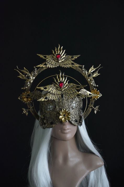 Set of Two Piece Ikaros Halo Crown and Blind Mask. In the mask you can see through the ornaments and move around safely. This set is adorned with exquisite ornaments that evoke the ethereal imagery of wings and sunbeams, woven seamlessly into its design. At its zenith, the crown boasts a triumphant centerpiece of wings unfurled, each feather meticulously etched and defined, capturing the essence of flight and freedom.  The set is available in different colors (see last photo). The crown and blin Deer Mask Masquerade, Half Face Mask Design, Eye Covering Mask, Cool Mask Designs, Winged Headpiece, Skull Mask Art, Half Mask Design, Sun Halo Crown, Masquerade Mask Full Face