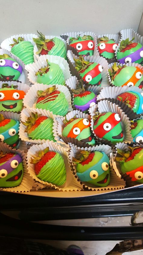 Ninja Turtle Chocolate Covered Strawberries, Ninja Turtle 40th Birthday, Ninja Turtles Food Ideas, Ninja Turtle Treats, Ninja Turtles Birthday Party Ideas Food, Ninja Turtle Food, Ninja Turtle Birthday Decorations, Ninja Turtle Balloons, Ninja Turtle Theme Party