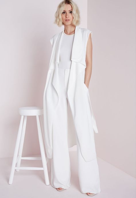 Leandra Medine, Giovanna Battaglia, Sleeveless Coat, Sleeveless Blazer, Anna Dello Russo, Older Women Fashion, All White Outfit, Long Vests, Sarah Jessica Parker