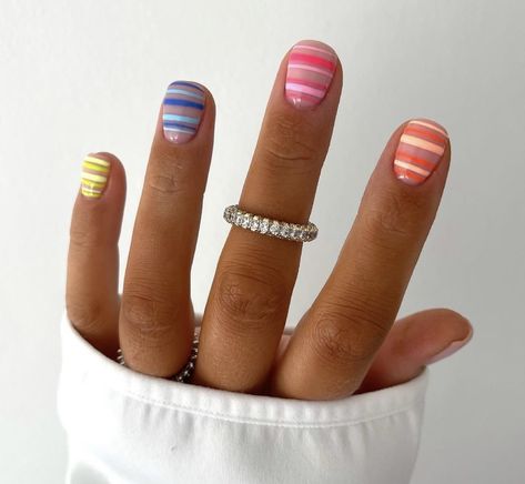 Short Nail Ideas, Minimal Nails Art, Nail Art Stripes, Cow Nails, Subtle Nails, Lines On Nails, Striped Nails, Short Nail, Shellac Nails