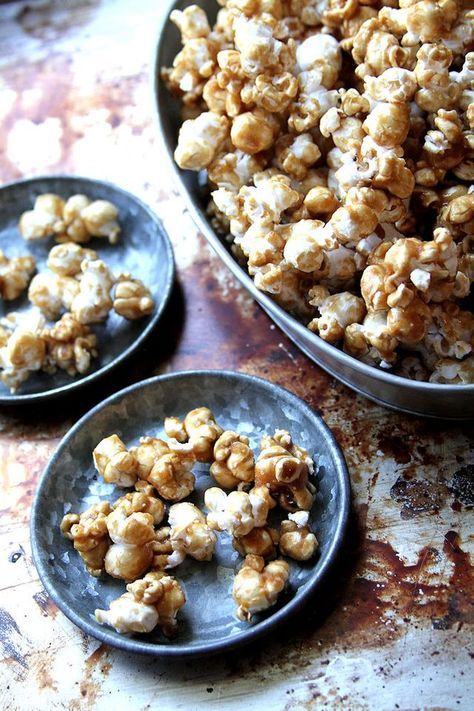 Something a little different on the site today: Popcorn! I am actually a huge fan of popcorn and particularly the whole sweet and salty of kettle corn. I decided to make this type maple-based and OMG Kettle Corn Recipe, Maple Extract, Kettle Popcorn, Air Popper, Craving Sweets, Popcorn Kernels, Maple Sugar, Kettle Corn, Popcorn Recipes