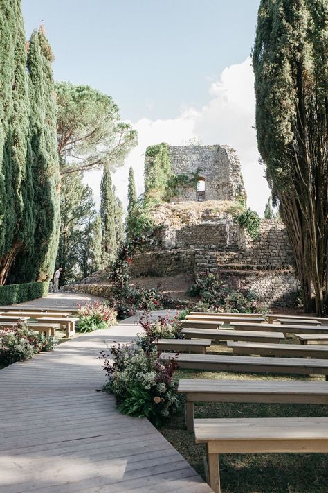 Wedding In Georgia, Wedding In Ruins, Tuscany Wedding Ceremony, Louvre Aesthetic, Tuscany Wedding Theme, Magical Forest Wedding, Wallpaper Architecture, Tuscany Wedding Venue, Wedding Walk