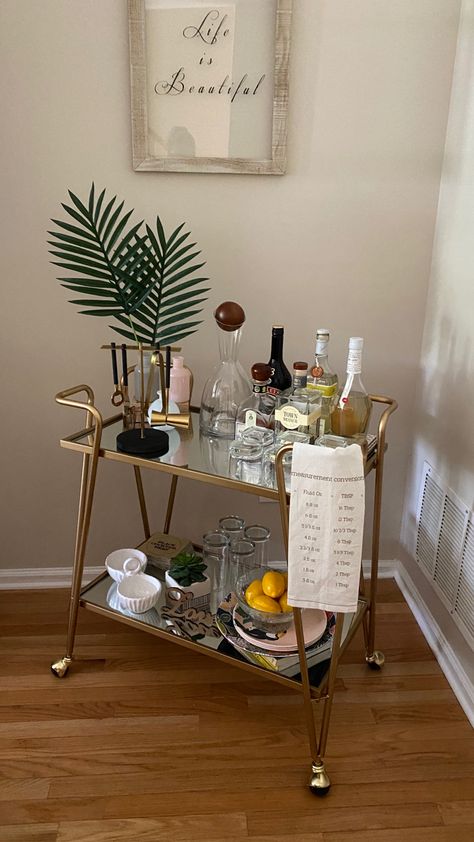 Bar Cart Inspo Modern, Minimalist Bar Cart Styling, Bad Cart, Bar Cart Artwork, Small Bar Cart Ideas, Bar Cart Decor Ideas, Aesthetic Bar Cart, Apartment Living Rooms, Bar Cart Inspo