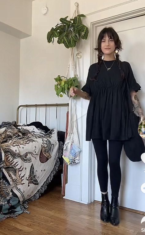 Long Sleeve Under Tshirt Outfits, Alternative Mom Fashion, Casual Goth Outfits Midsize, Midsize Bohemian Fashion, Loose Black Dress Outfit, Alt Preschool Teacher Outfits, Boho Hairstylist Outfit, Sammitery Outfit, Mid Size Witchy Outfits