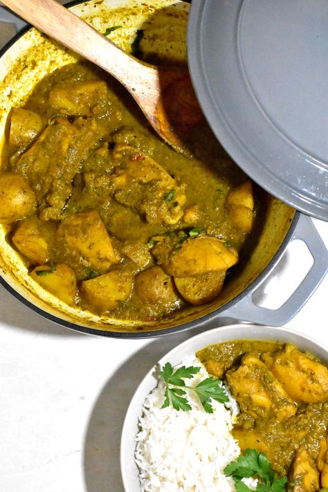 This curry chicken from the Caribbean island country of Trinidad hits close to home. Curry powder and fresh herbs and aromatics in their green seasoning form the base of this super simple chicken affair. Green Seasoning, Jamaican Curry Chicken, Trinidad Recipes, Steak And Onions, Jamaican Curry, Trini Food, Caribbean Cuisine, Simple Chicken, Easy Chicken Curry