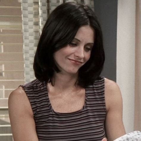 90s Haircuts, Monica Geller, 90s Hairstyles, Short Straight Hair, Haircuts Straight Hair, Short Hair Haircuts, Emma Roberts, Emma Stone, I Love Girls