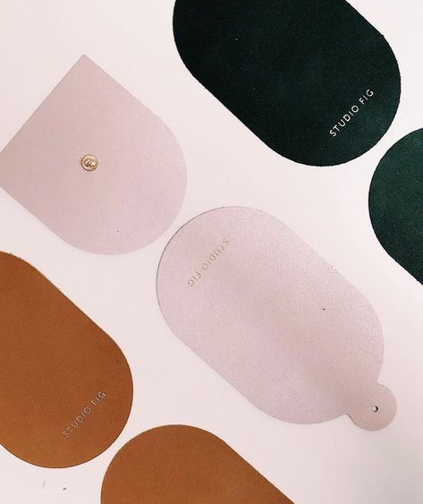 Creative stationery design in oval shape. Hang tags or business card inspiration that is modern, trendy and simple. Creative Stationery Design, Skincare Branding, Feminine Branding, Typography Branding, Elegant Branding, Wedding Stationery Design, Business Card Inspiration, Id Design, Creative Stationery