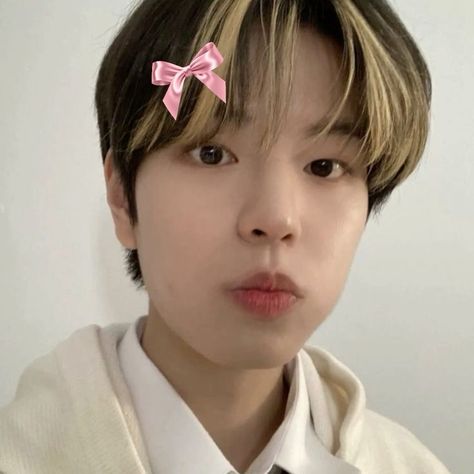 seungmin icon #seungmin #skz #icon Strawberry Seungmin, Seungmin Coquette, Boyfriend Seungmin, Skz Coquette, Seungmin Icons, Skz Icon, Straykids Hyunjin Photoshoot, Kim Seungmin, Kids Board