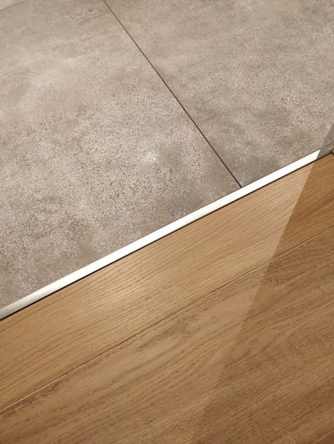 Metal Floor Transition, Wood To Carpet Transition, Cabinet Kitchen Design, Floor Transition, Decor Kitchen Ideas, Transition Flooring, Makeover Kitchen, Wallpaper Kitchen, Modern Flooring