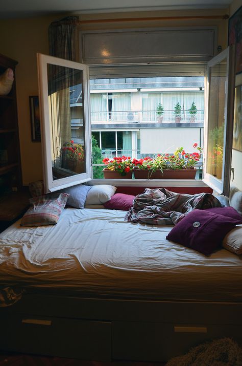 Mattress-like, comfy layers - down looking, lots of pillows, pretty big so that takes most space against window-wall. Also love flowers on window sill. Dream Bedroom, My New Room, Cozy Bedroom, Apartment Living, Dream Room, New Room, My Dream Home, House Rooms, Bedroom Inspirations