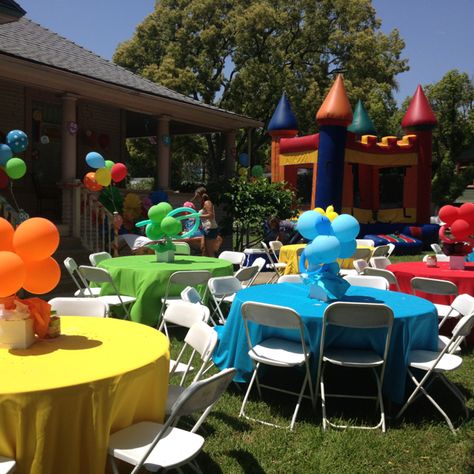 Cocomelon Birthday Table Decorations, Bouncy Birthday Party Ideas, Cocomelon Party Table Decorations, Coco Melon Table Decorations, Bounce House Birthday Party Decorations, Cocomelon Table Decorations Ideas, Bouncy House Birthday Party Ideas, Cocomelon Table Set Up, Yo Gabba Gabba Birthday Party Ideas