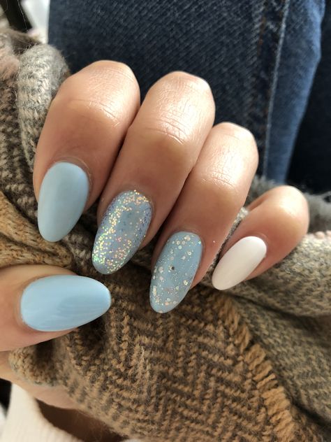 Baby blue, blue chrome, blue glitter, white, almond nails, spring nails Ongles Baby Blue, Baby Blue Acrylic Nails, White Almond Nails, Blue Chrome Nails, Gel Nails Long, Blue And White Nails, Blue Gel Nails, Blue Glitter Nails, Light Blue Nails