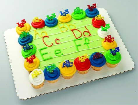 ABC Cupcake Cake, LOVE THIS CAKE! Perfect for school parties, or even for a gift for a teacher! So gonna try this recipe! Back To School Cake, School Cupcakes, Pull Apart Cupcake Cake, Pull Apart Cake, School Cake, Pull Apart Cupcakes, Graduation Cupcakes, School Treats, Cupcake Designs